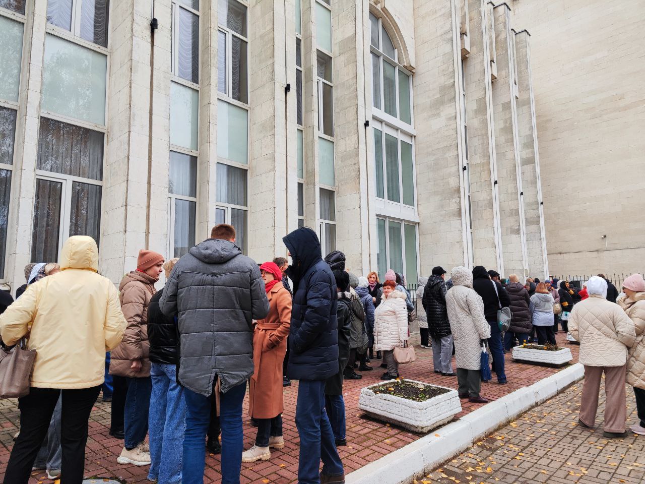 Куряне ждут продажу билетов на "Ревизора" с Машковым Куряне ждут продажу билетов на "Ревизора" с Машковым