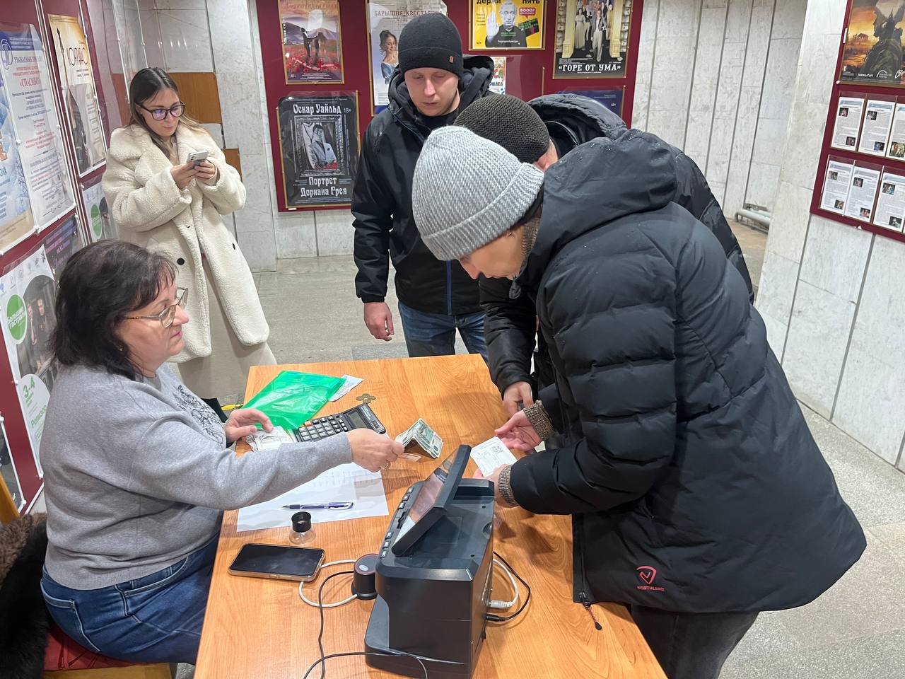 Для продажи билетов на «Ревизора» в Курске открыли дополнительную кассу Для продажи билетов на «Ревизора» в Курске открыли дополнительную кассу