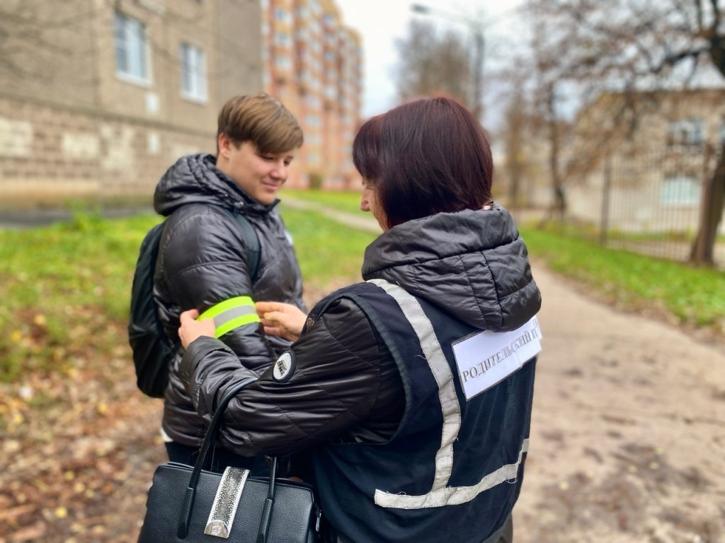 Сотрудники железногорской Госавтоинспекции и «Родительский патруль» провели акцию «Свет твоей безопасности» Сотрудники железногорской Госавтоинспекции и «Родительский патруль» провели акцию «Свет твоей безопасности»