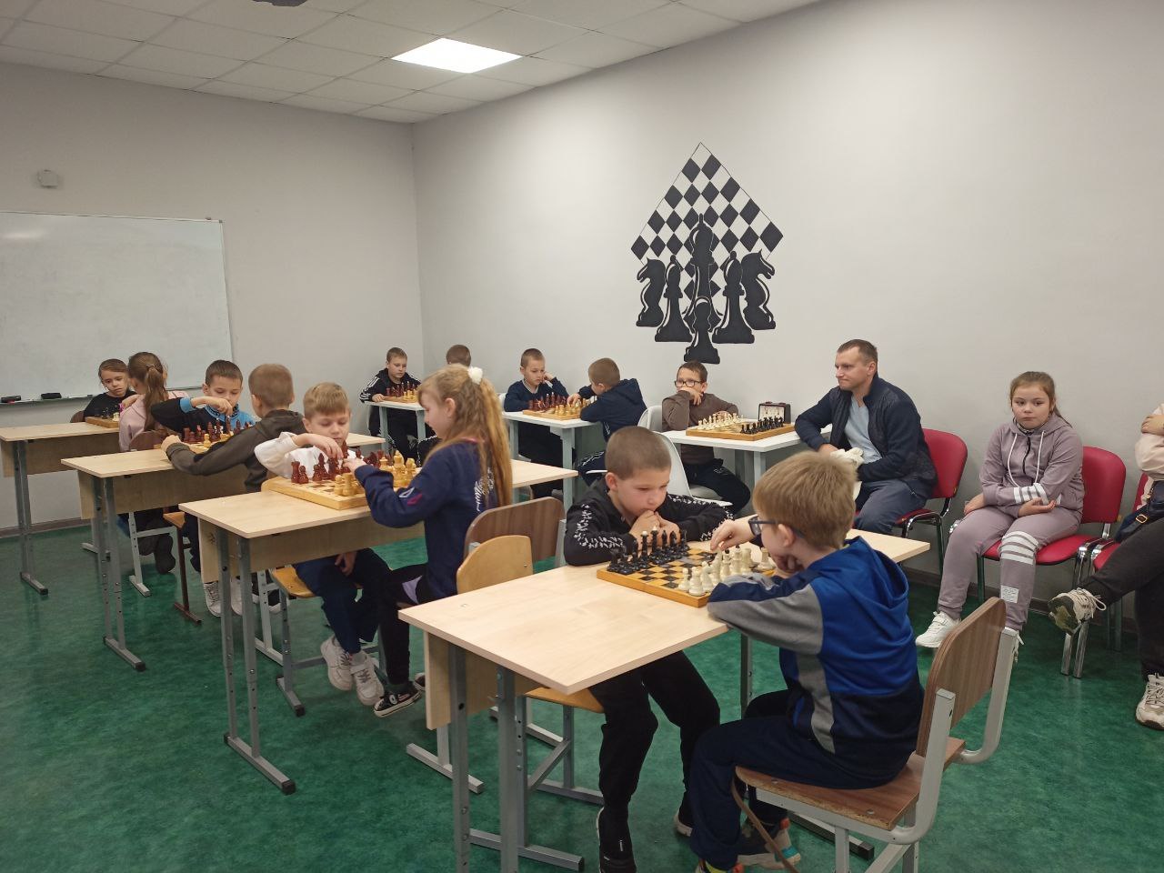 Геннадий Енютин: Вчера на базе Солнцевской средней школы состоялся муниципальный этап массового мероприятия «Шахматный турнир обучающихся общеобразовательных организаций Курской области» среди учащихся общеобразовательных... Геннадий Енютин: Вчера на базе Солнцевской средней школы состоялся муниципальный этап массового мероприятия «Шахматный турнир обучающихся общеобразовательных организаций Курской области» среди учащихся общеобразовательных...
