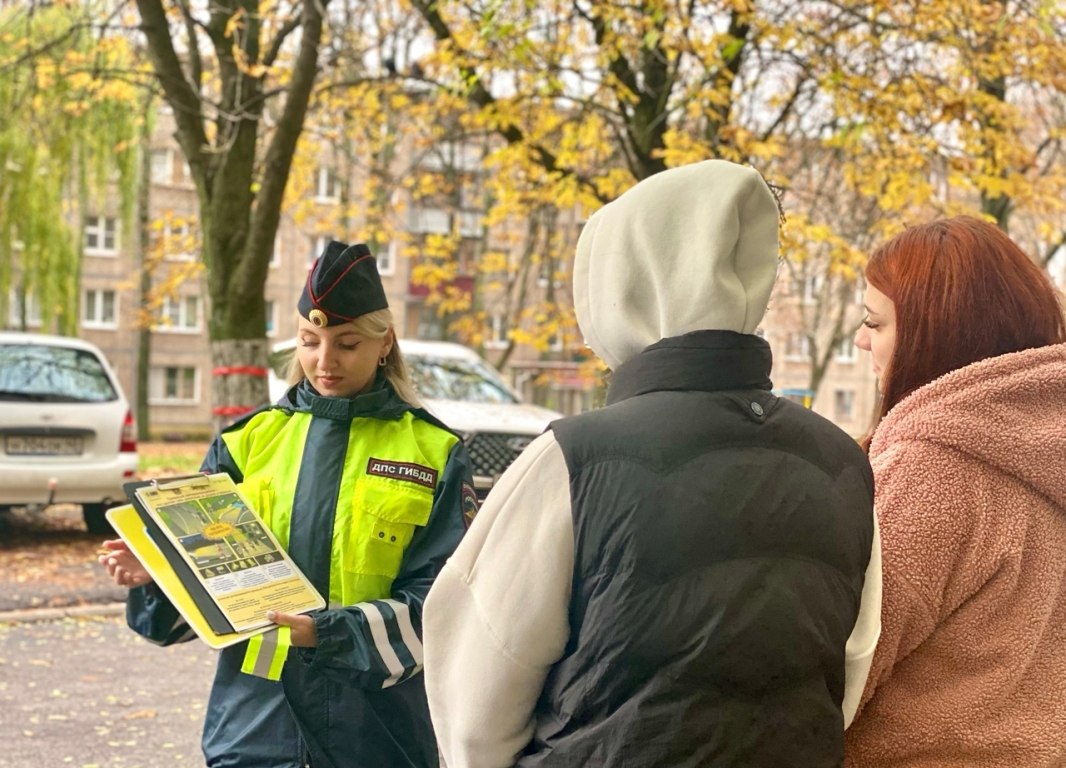 Сотрудники железногорской Госавтоинспекции и «Родительский патруль» провели акцию «Свет твоей безопасности»