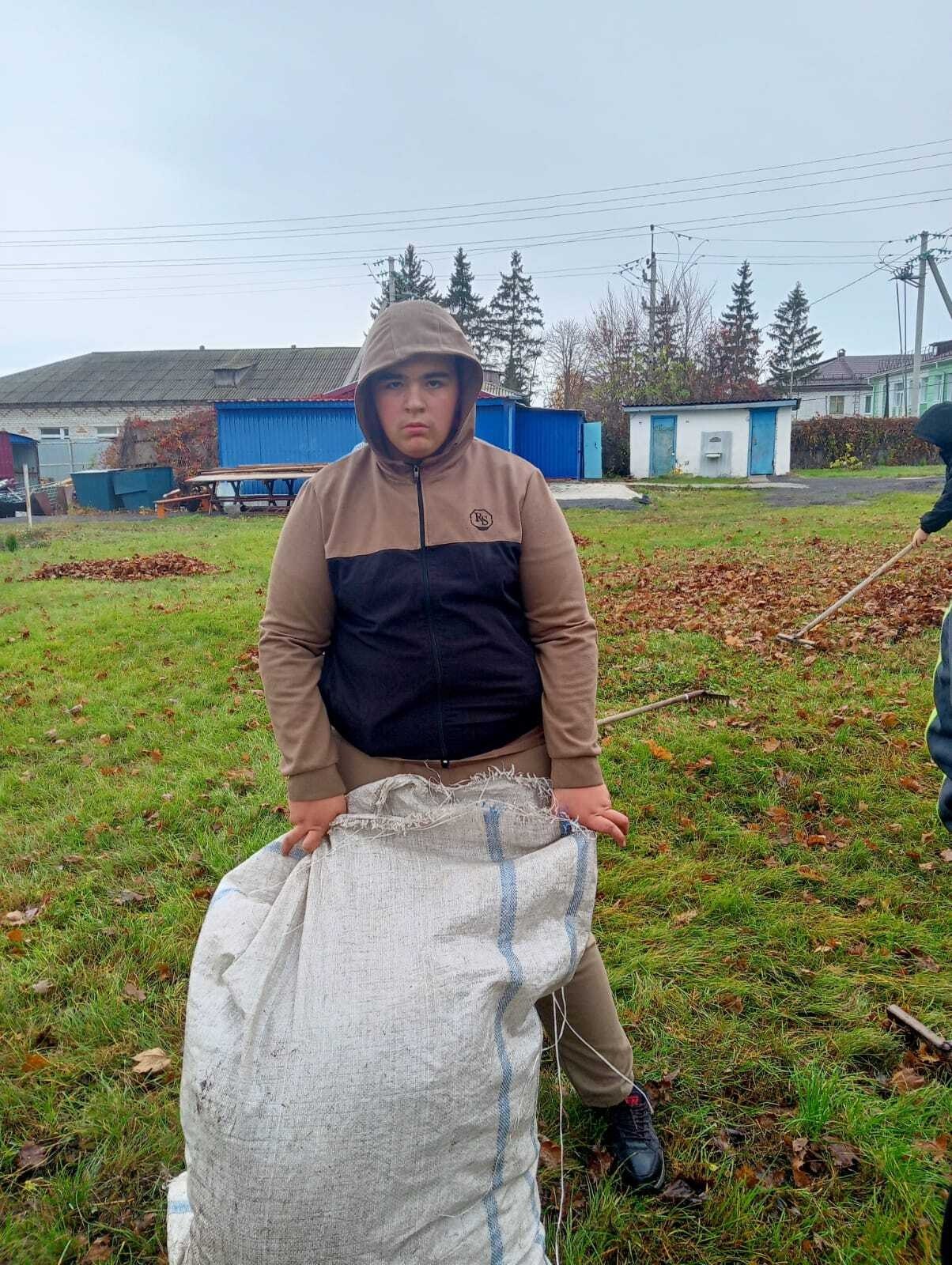 В Октябрьском районе прошла добровольческая акция по уборке прилегающей территории храма Нерукотворного Образа в поселке Прямицыно В Октябрьском районе прошла добровольческая акция по уборке прилегающей территории храма Нерукотворного Образа в поселке Прямицыно