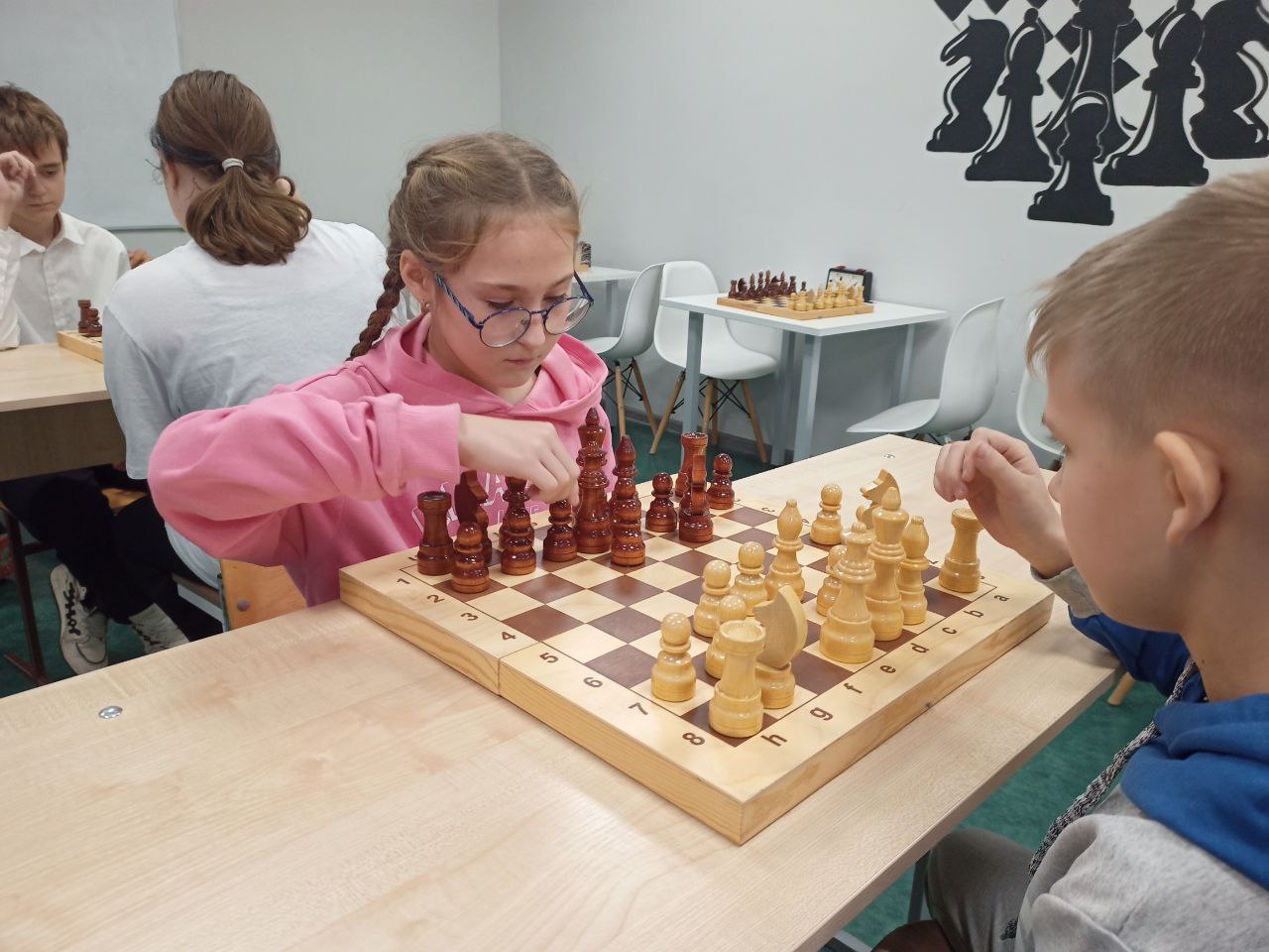 Геннадий Енютин: Вчера на базе Солнцевской средней школы состоялся муниципальный этап массового мероприятия «Шахматный турнир обучающихся общеобразовательных организаций Курской области» среди учащихся общеобразовательных... Геннадий Енютин: Вчера на базе Солнцевской средней школы состоялся муниципальный этап массового мероприятия «Шахматный турнир обучающихся общеобразовательных организаций Курской области» среди учащихся общеобразовательных...