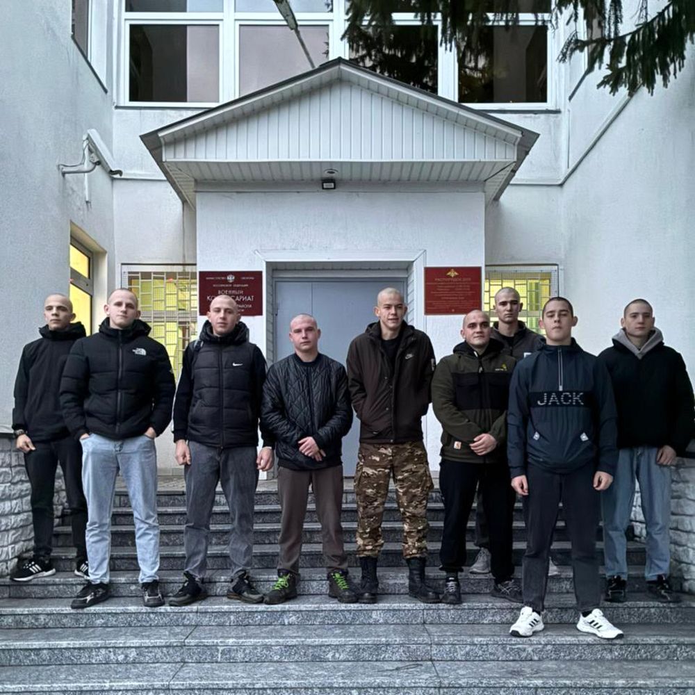 В Фатежском военкомате началась отправка новобранцев на срочную службу