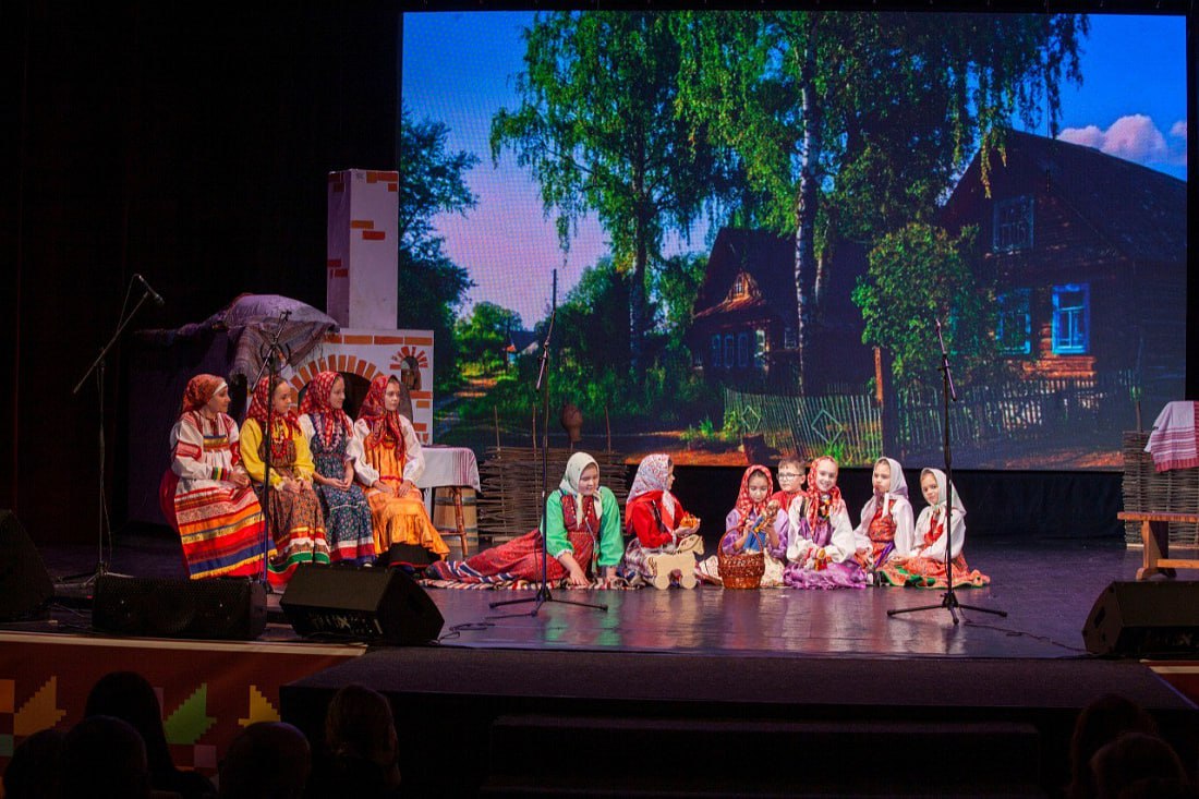 В областном Дворце культуры прошла премьера этноспектакля «Скамеечка» В областном Дворце культуры прошла премьера этноспектакля «Скамеечка»