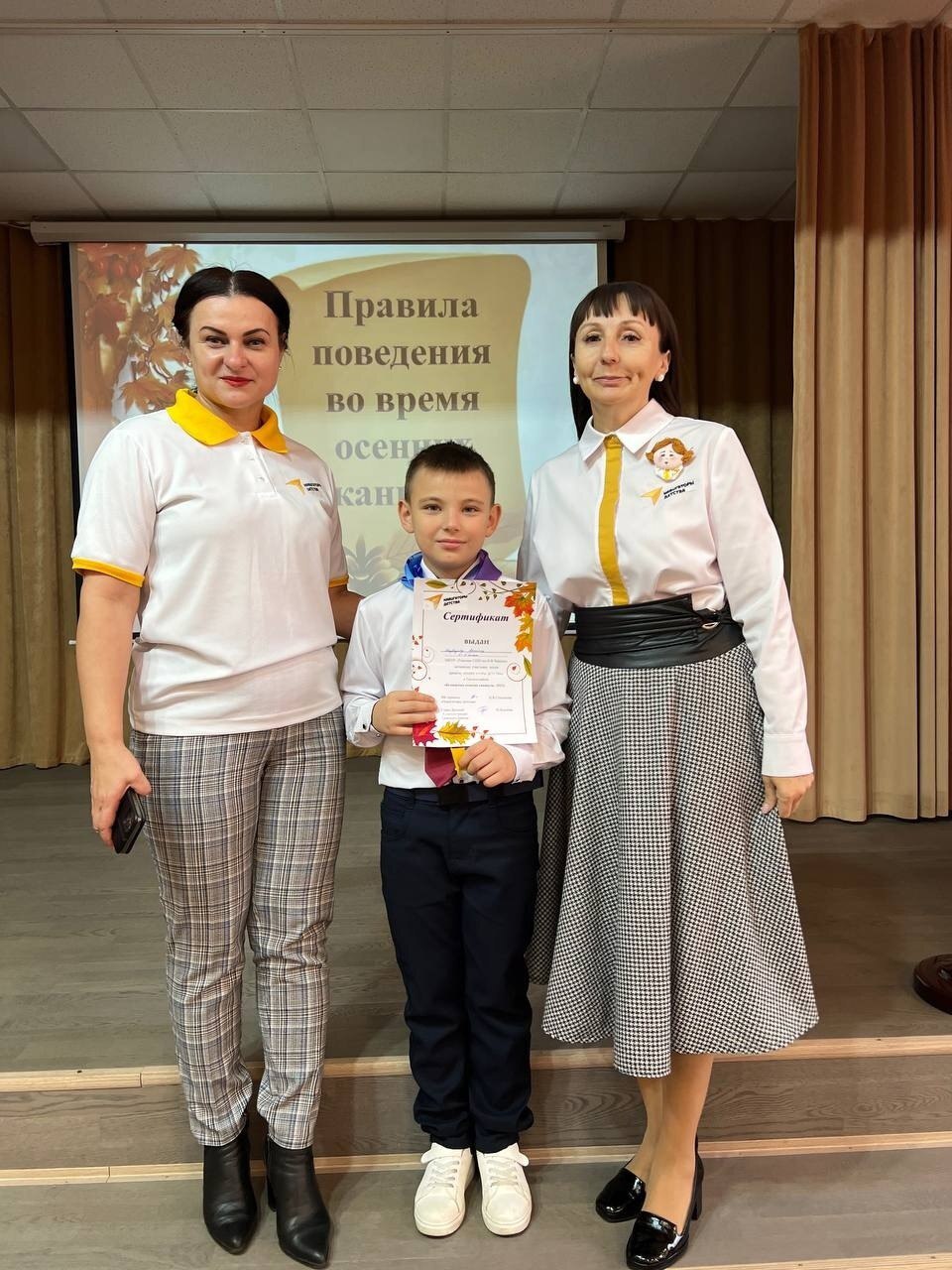 Безопасные каникулы. Перед осенними каникулами муниципальный координатор федерального проекта Навигаторы Детства в Тимском районе Н.В. Степанова и советник директора по воспитанию МКОУ «Тимская СОШ им. Н. В. Черных» И. А.... Безопасные каникулы. Перед осенними каникулами муниципальный координатор федерального проекта Навигаторы Детства в Тимском районе Н.В. Степанова и советник директора по воспитанию МКОУ «Тимская СОШ им. Н. В. Черных» И. А....