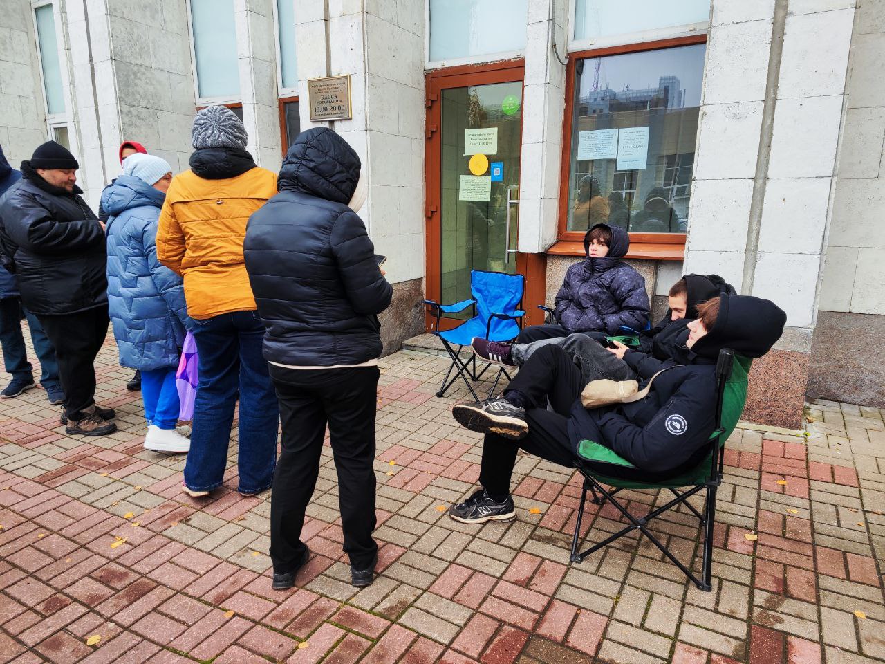 Куряне ждут продажу билетов на "Ревизора" с Машковым Куряне ждут продажу билетов на "Ревизора" с Машковым