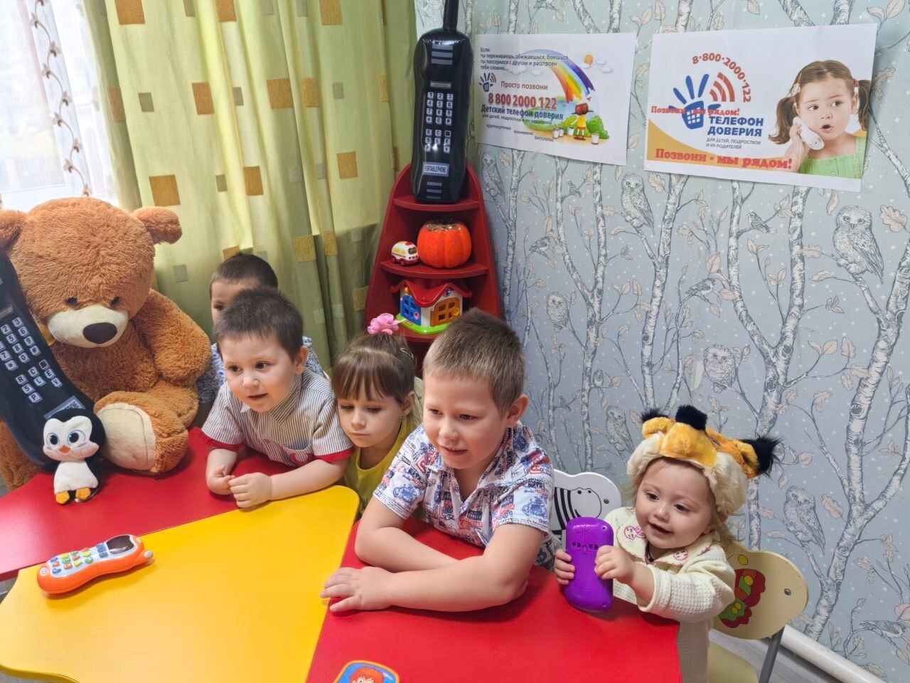 В Охочевском центре «Непоседы» в рамках Комплекса мер «Развитие системы обеспечения безопасности детей, пострадавших от жестокого обращения» прошло познавательное занятие «Позвони – мы рядом!» В Охочевском центре «Непоседы» в рамках Комплекса мер «Развитие системы обеспечения безопасности детей, пострадавших от жестокого обращения» прошло познавательное занятие «Позвони – мы рядом!»