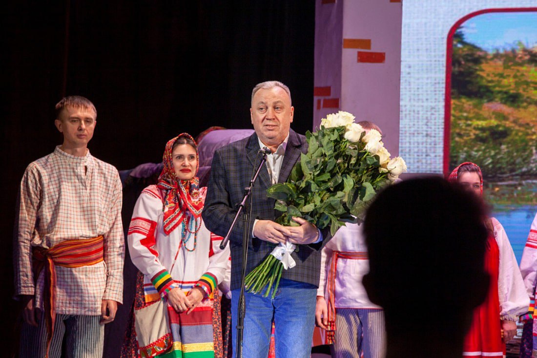 В областном Дворце культуры прошла премьера этноспектакля «Скамеечка» В областном Дворце культуры прошла премьера этноспектакля «Скамеечка»