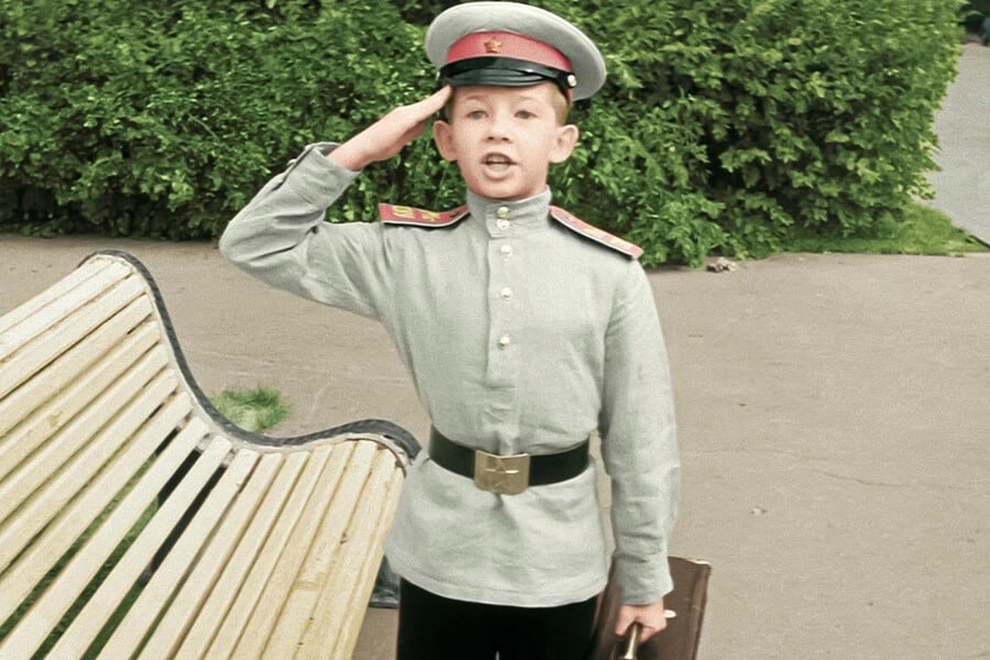 Коллеги с канала Два майора пишут о том, как некоторые русские читатели телеграмма негативно реагируют на тезис "милитаризация детей"