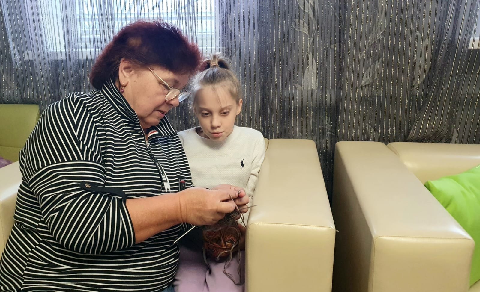 «Вяжем вместе с бабушкой» - под таким лозунгом в День бабушек и дедушек в Щигровском центре соцпомощи «Импульс» прошла встреча воспитанников и участников проекта «Курское долголетие» района «Вяжем вместе с бабушкой» - под таким лозунгом в День бабушек и дедушек в Щигровском центре соцпомощи «Импульс» прошла встреча воспитанников и участников проекта «Курское долголетие» района