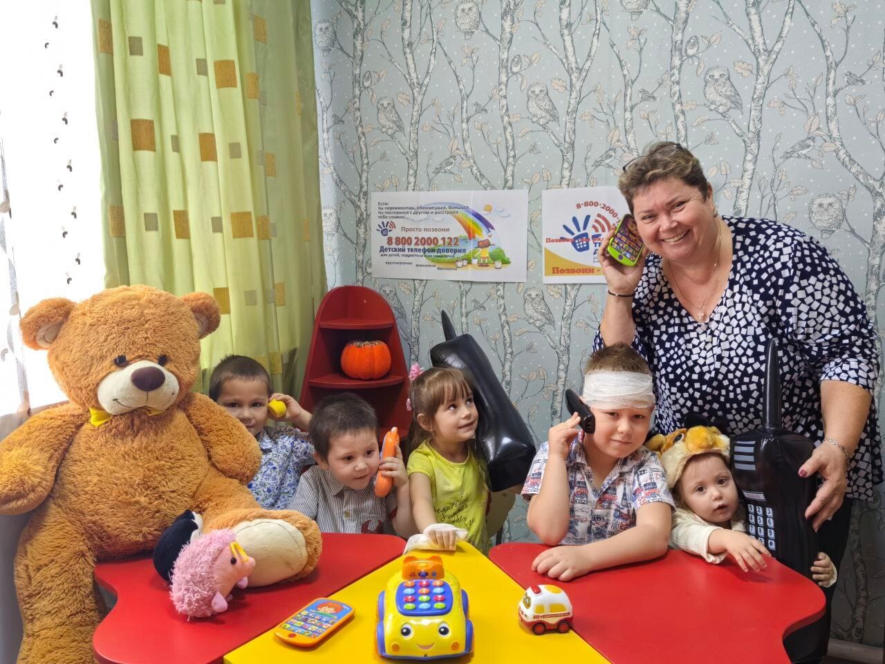 В Охочевском центре «Непоседы» в рамках Комплекса мер «Развитие системы обеспечения безопасности детей, пострадавших от жестокого обращения» прошло познавательное занятие «Позвони – мы рядом!»