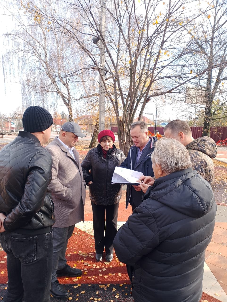 Министр жилищно-коммунального хозяйства и ТЭК Курской области Александр Мулевин провел выездное совещание в местечке Свобода Золотухинского района Министр жилищно-коммунального хозяйства и ТЭК Курской области Александр Мулевин провел выездное совещание в местечке Свобода Золотухинского района