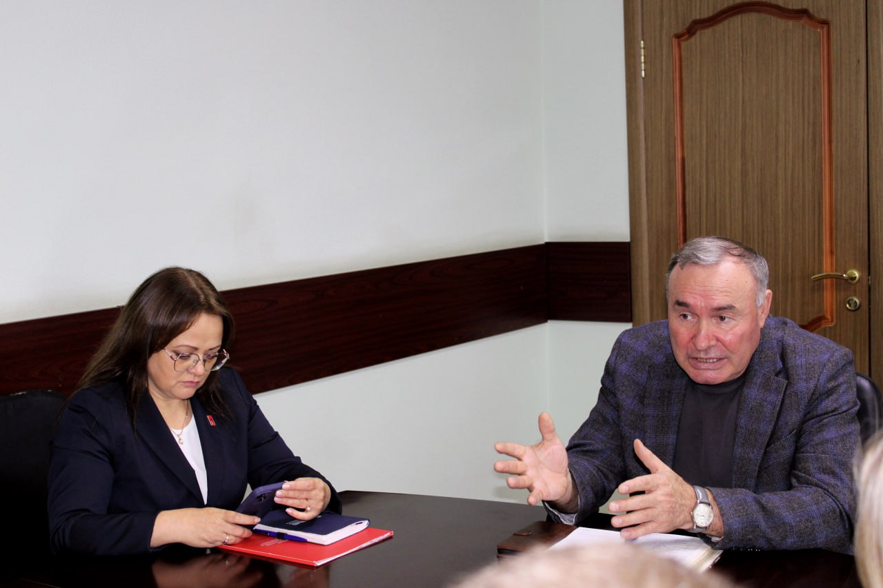 Юрий Астахов: Сегодня наш Щигровский район с рабочим визитом посетил Председатель совета регионального отделения Российского движения детей и молодежи «Движение Первых» Курской области Максим Владимирович Щедрин Юрий Астахов: Сегодня наш Щигровский район с рабочим визитом посетил Председатель совета регионального отделения Российского движения детей и молодежи «Движение Первых» Курской области Максим Владимирович Щедрин