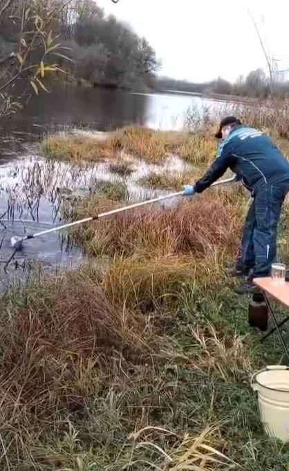В Льговском районе из реки Сейм взяли отбор проб В Льговском районе из реки Сейм взяли отбор проб