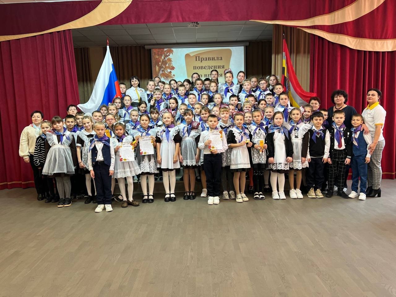 Безопасные каникулы. Перед осенними каникулами муниципальный координатор федерального проекта Навигаторы Детства в Тимском районе Н.В. Степанова и советник директора по воспитанию МКОУ «Тимская СОШ им. Н. В. Черных» И. А....