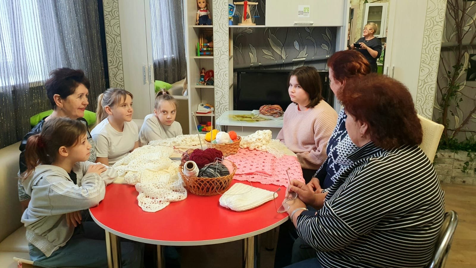 «Вяжем вместе с бабушкой» - под таким лозунгом в День бабушек и дедушек в Щигровском центре соцпомощи «Импульс» прошла встреча воспитанников и участников проекта «Курское долголетие» района «Вяжем вместе с бабушкой» - под таким лозунгом в День бабушек и дедушек в Щигровском центре соцпомощи «Импульс» прошла встреча воспитанников и участников проекта «Курское долголетие» района