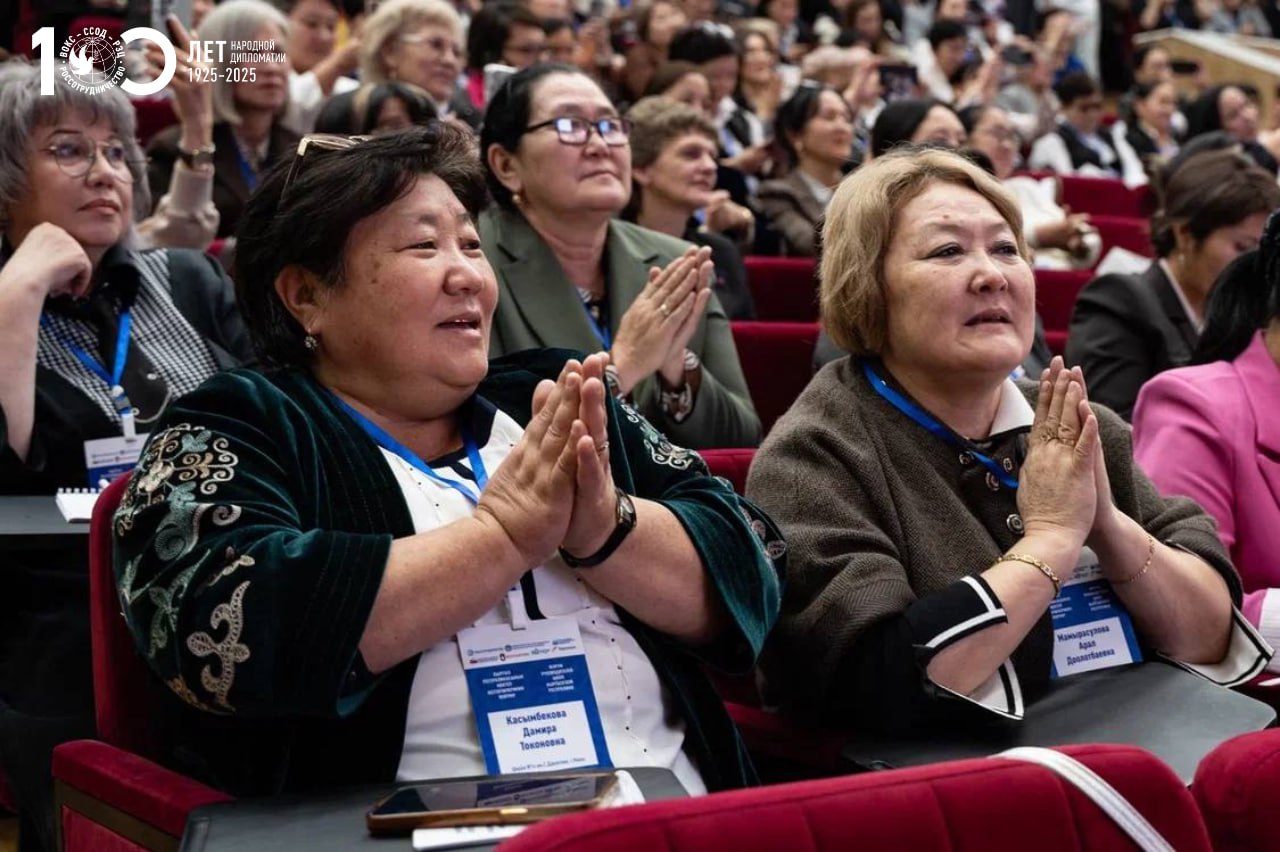 В Бишкеке стартовал III Форум руководителей школ Кыргызской Республики В Бишкеке стартовал III Форум руководителей школ Кыргызской Республики