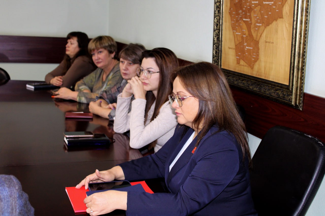 Юрий Астахов: Сегодня наш Щигровский район с рабочим визитом посетил Председатель совета регионального отделения Российского движения детей и молодежи «Движение Первых» Курской области Максим Владимирович Щедрин Юрий Астахов: Сегодня наш Щигровский район с рабочим визитом посетил Председатель совета регионального отделения Российского движения детей и молодежи «Движение Первых» Курской области Максим Владимирович Щедрин