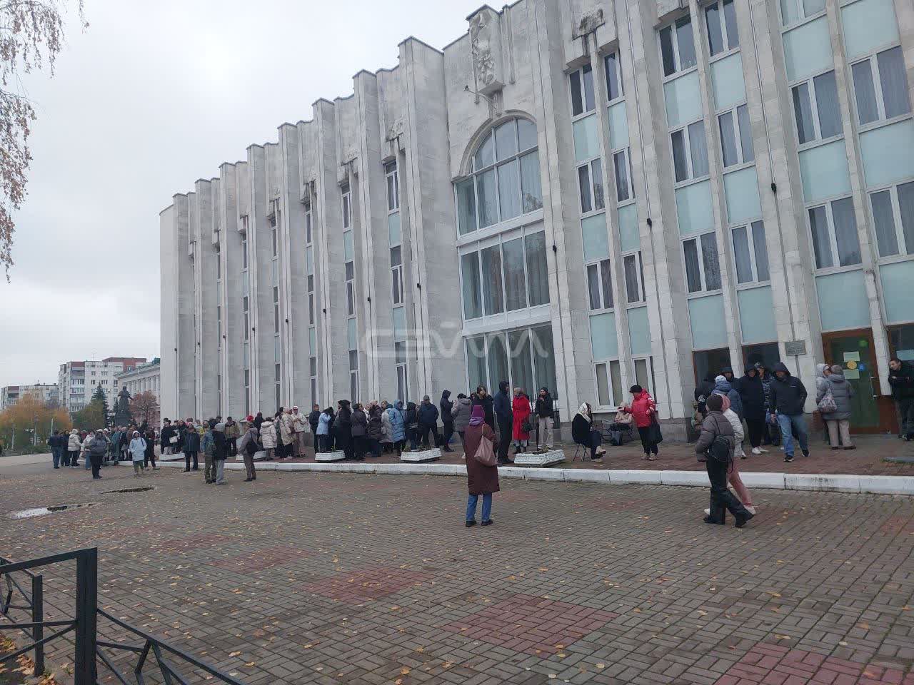 Возле курского драмтеатра сейчас так Возле курского драмтеатра сейчас так