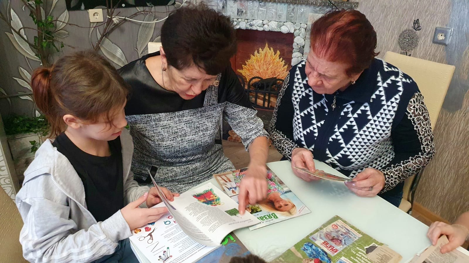 «Вяжем вместе с бабушкой» - под таким лозунгом в День бабушек и дедушек в Щигровском центре соцпомощи «Импульс» прошла встреча воспитанников и участников проекта «Курское долголетие» района «Вяжем вместе с бабушкой» - под таким лозунгом в День бабушек и дедушек в Щигровском центре соцпомощи «Импульс» прошла встреча воспитанников и участников проекта «Курское долголетие» района