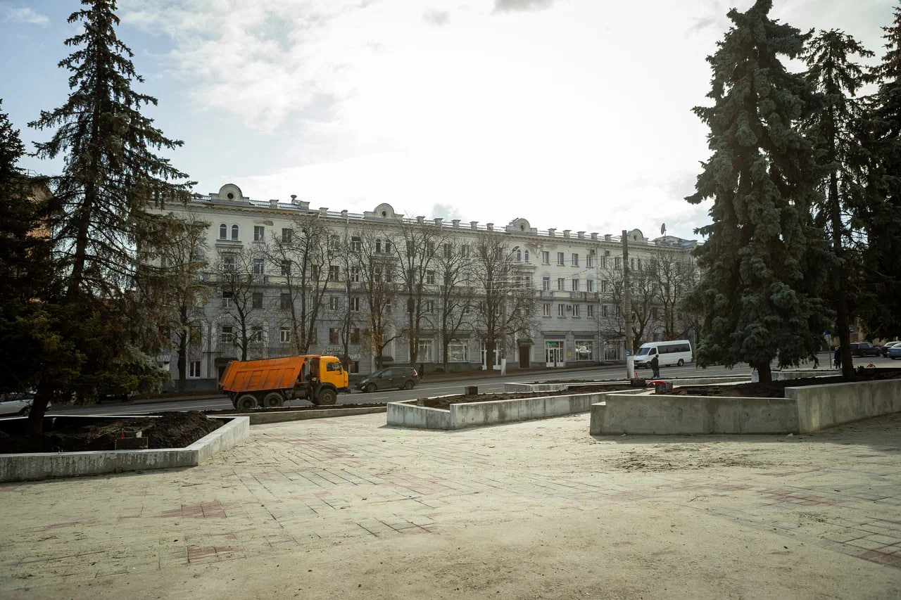 Подрядчик не успеет благоустроить в срок территорию около ТЦ "Куряночка" Подрядчик не успеет благоустроить в срок территорию около ТЦ "Куряночка"