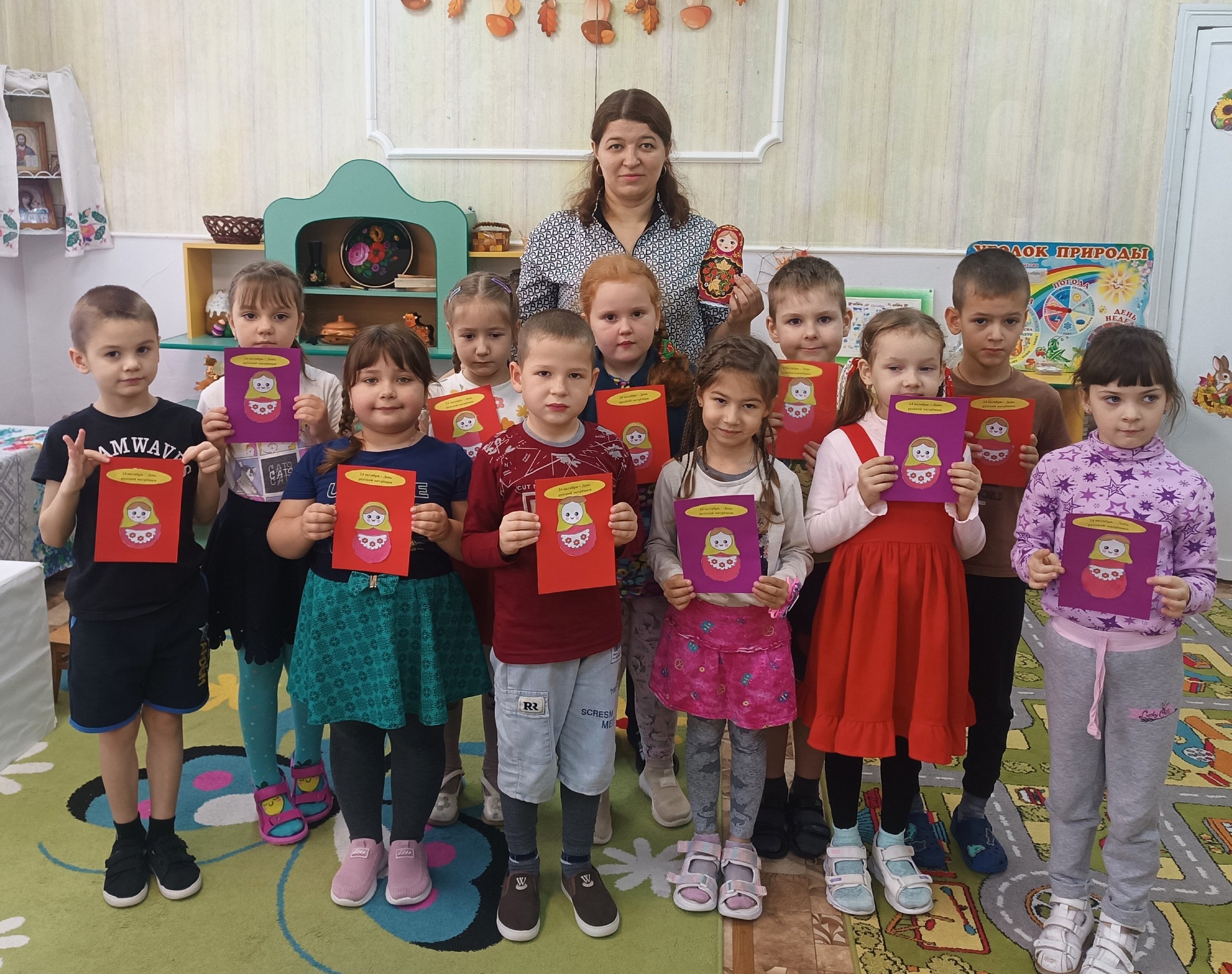 24 октября – особенный день, когда мы чествуем нашу русскую красавицу – матрёшку! Этот символ России, олицетворяющий дружбу, любовь и благополучие, знаком и любим во всем мире