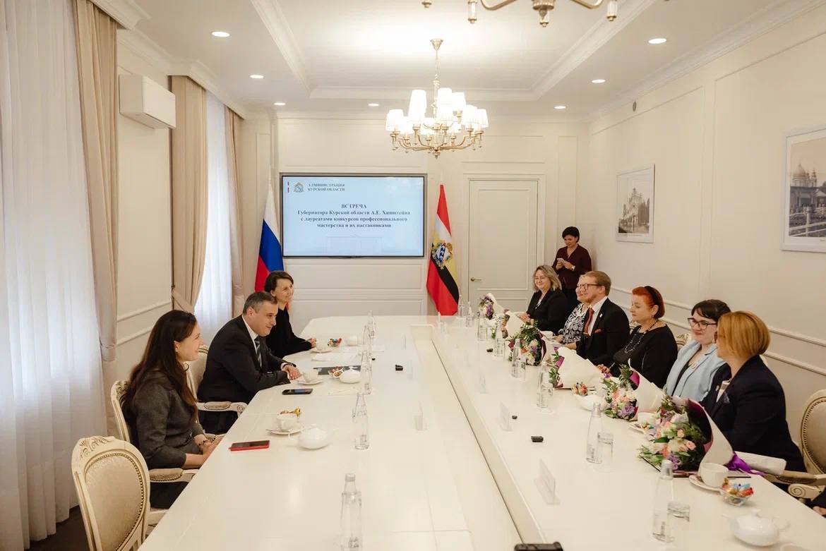 Александр Хинштейн встретился с педагогами, получившими всероссийское признание, и их наставниками Александр Хинштейн встретился с педагогами, получившими всероссийское признание, и их наставниками