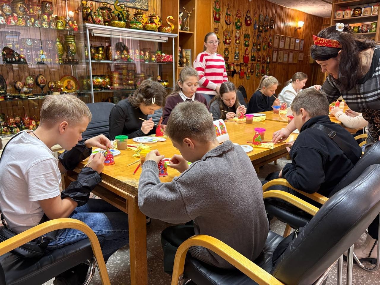 Курские школьники побывали в художественных мастерских ЮЗГУ Курские школьники побывали в художественных мастерских ЮЗГУ