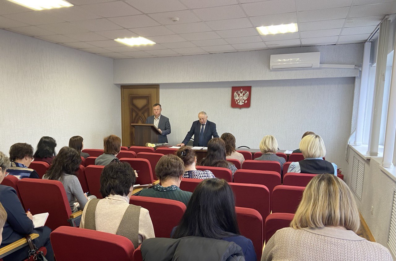 Александр Булгаков: Сегодня принял участие в совещании с руководителями общеобразовательных учреждений Тимского района