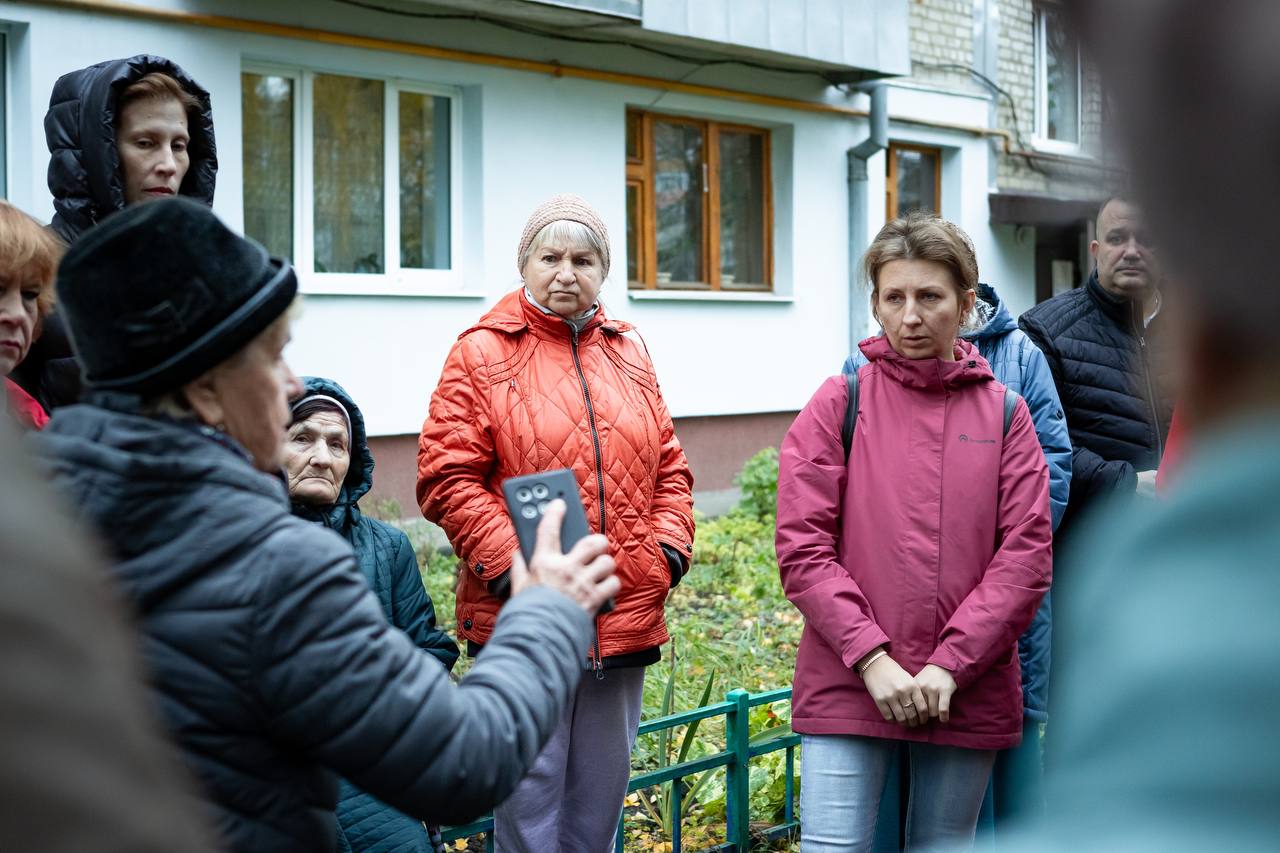 Евгений Маслов: По поручению губернатора Александра Евсеевича Хинштейна вместе с заместителем губернатора Артемом Геннадьевичем Демидовым провели встречу с жителями дома на улице Ломакина, 9 Евгений Маслов: По поручению губернатора Александра Евсеевича Хинштейна вместе с заместителем губернатора Артемом Геннадьевичем Демидовым провели встречу с жителями дома на улице Ломакина, 9