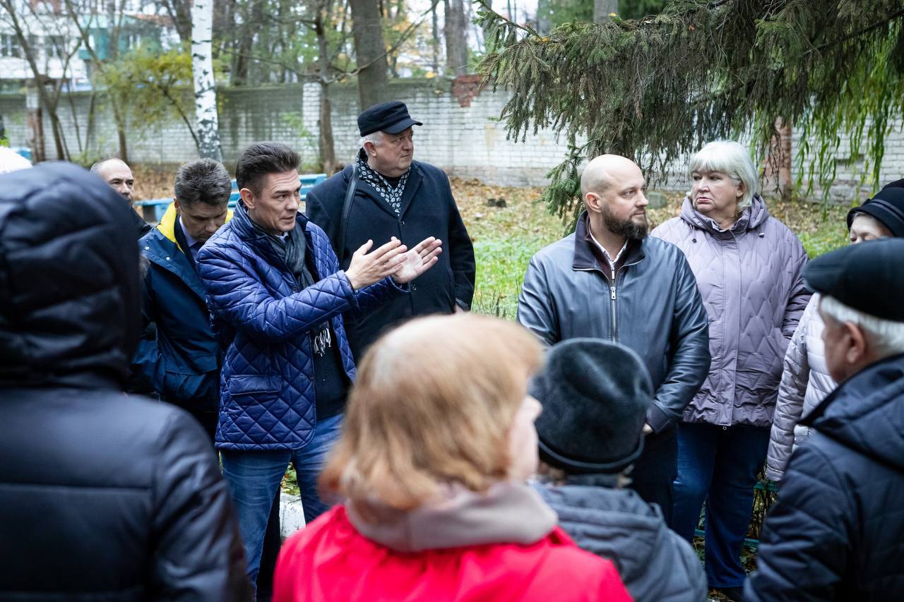 Жители Курска с улица Ломакина отстояли свой двор Жители Курска с улица Ломакина отстояли свой двор