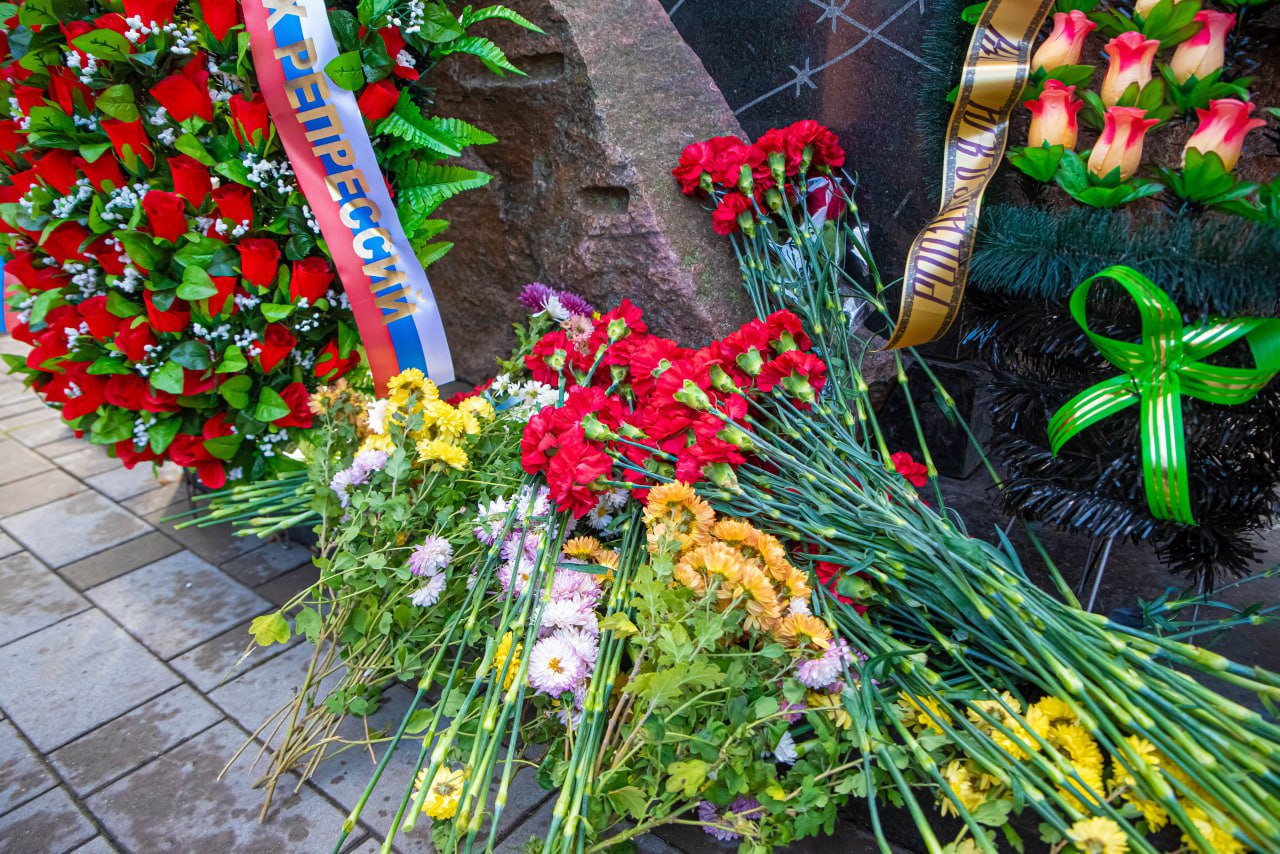 В Курске почтили память жертв политических репрессий В Курске почтили память жертв политических репрессий