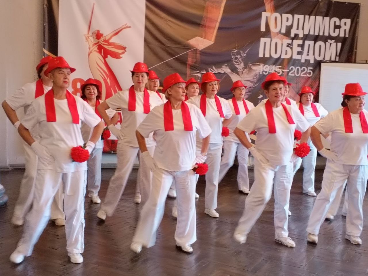 Женская группа участниц проекта «Курское долголетие» г. Щигры, занимающихся в клубе аэробики при городском Доме культуры, приняла участие в работе отчетно-выборной конференции местного отделения Союза женщин России Женская группа участниц проекта «Курское долголетие» г. Щигры, занимающихся в клубе аэробики при городском Доме культуры, приняла участие в работе отчетно-выборной конференции местного отделения Союза женщин России