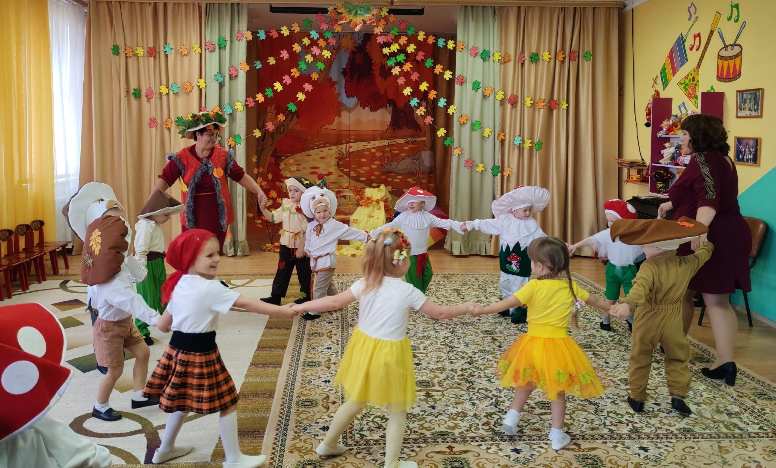 Марафон осенних праздников в детских садах! Марафон осенних праздников в детских садах!