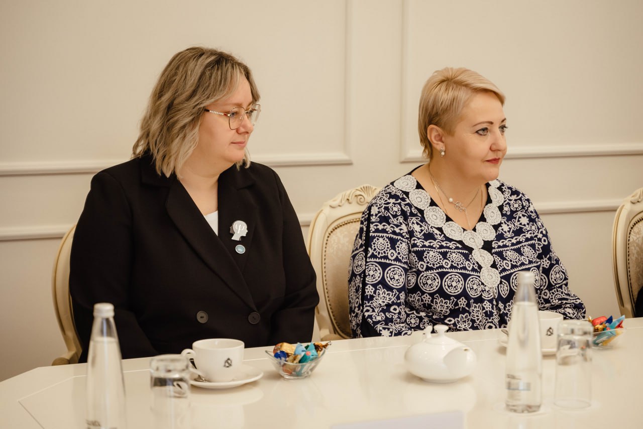 Губернатор Курской области Александр Хинштейн провел встречу с лауреатами Всероссийских конкурсов профессионального мастерства и их наставниками