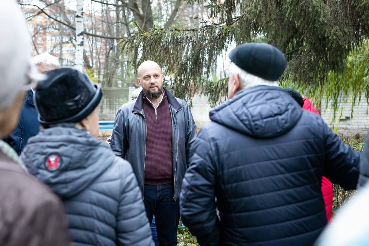 Евгений Маслов: По поручению губернатора Александра Евсеевича Хинштейна вместе с заместителем губернатора Артемом Геннадьевичем Демидовым провели встречу с жителями дома на улице Ломакина, 9 Евгений Маслов: По поручению губернатора Александра Евсеевича Хинштейна вместе с заместителем губернатора Артемом Геннадьевичем Демидовым провели встречу с жителями дома на улице Ломакина, 9