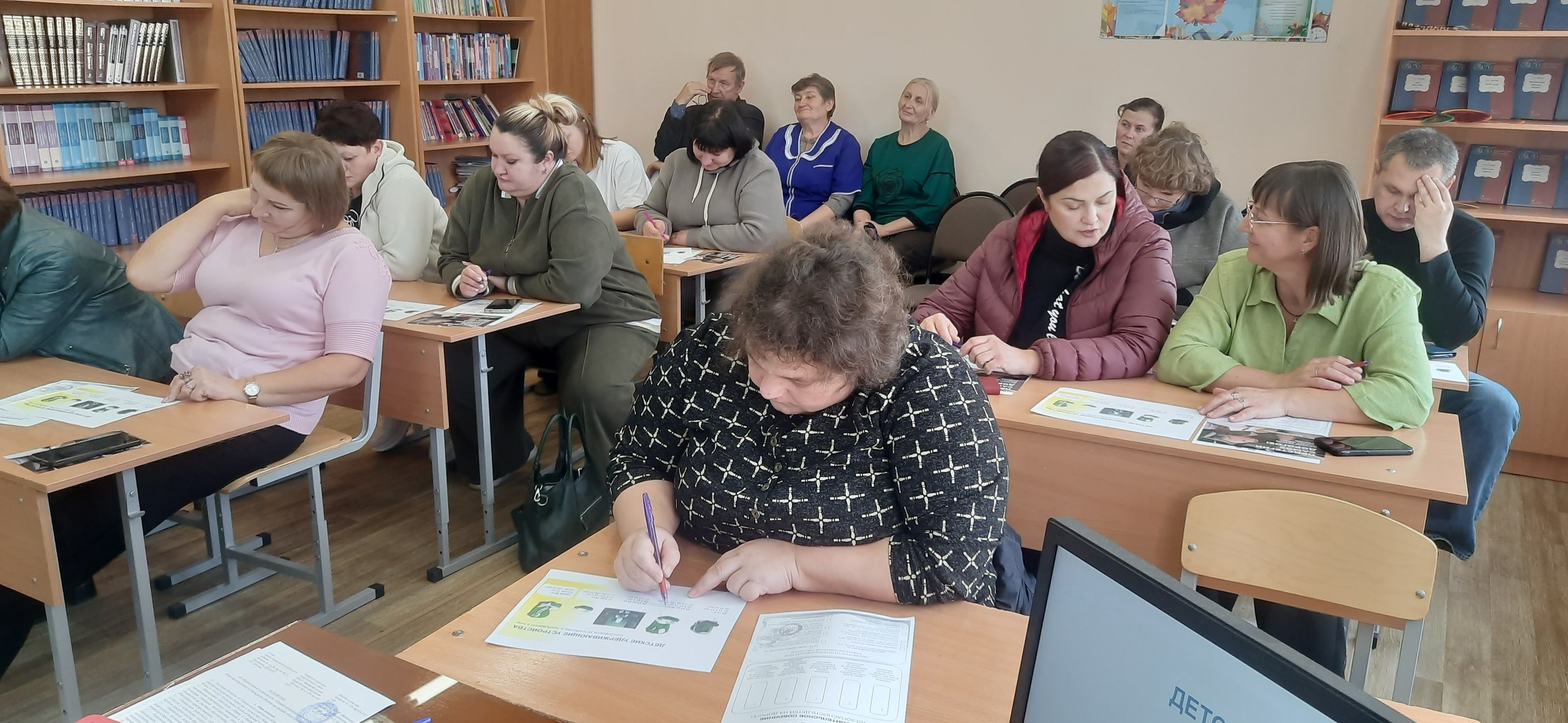 По итогам "Месячника безопасности дорожного движения", в рамках профилактики правонарушений среди несовершеннолетних в период каникул и детского травматизма состоялось общешкольное родительское собрание на тему:... По итогам "Месячника безопасности дорожного движения", в рамках профилактики правонарушений среди несовершеннолетних в период каникул и детского травматизма состоялось общешкольное родительское собрание на тему:...