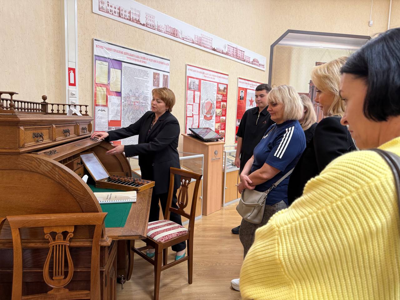 В дни школьных каникул филиал фонда «Защитники Отечества" и курское отделение банка России организовали экскурсию в музей банка для семей наших защитников В дни школьных каникул филиал фонда «Защитники Отечества" и курское отделение банка России организовали экскурсию в музей банка для семей наших защитников