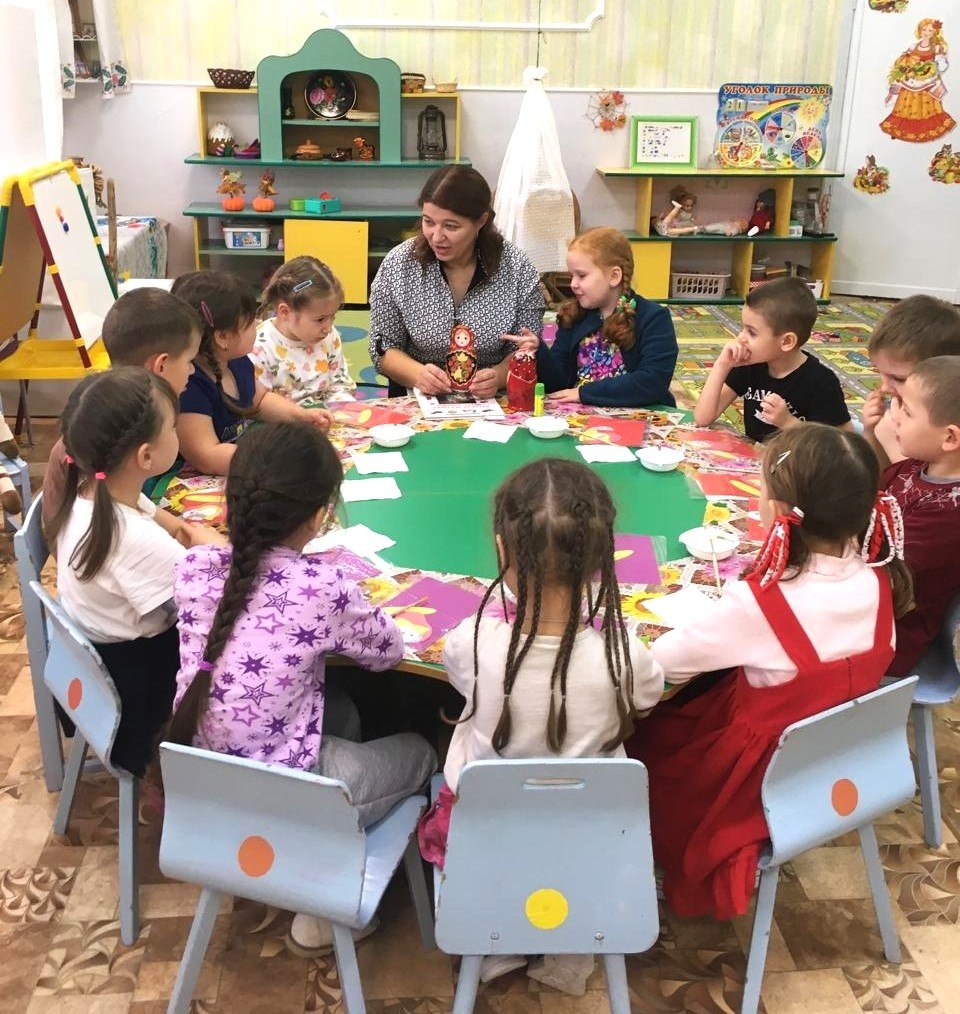 24 октября – особенный день, когда мы чествуем нашу русскую красавицу – матрёшку! Этот символ России, олицетворяющий дружбу, любовь и благополучие, знаком и любим во всем мире 24 октября – особенный день, когда мы чествуем нашу русскую красавицу – матрёшку! Этот символ России, олицетворяющий дружбу, любовь и благополучие, знаком и любим во всем мире