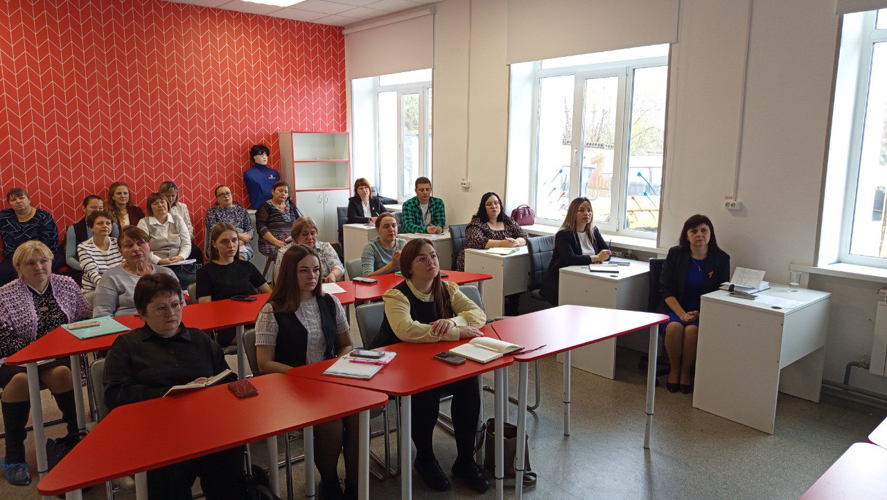 Андрей Амерев: 30 октября встретился с руководителями образовательных учреждений Горшеченского района и советниками по воспитанию, на котором были подведены итоги первой четверти Андрей Амерев: 30 октября встретился с руководителями образовательных учреждений Горшеченского района и советниками по воспитанию, на котором были подведены итоги первой четверти