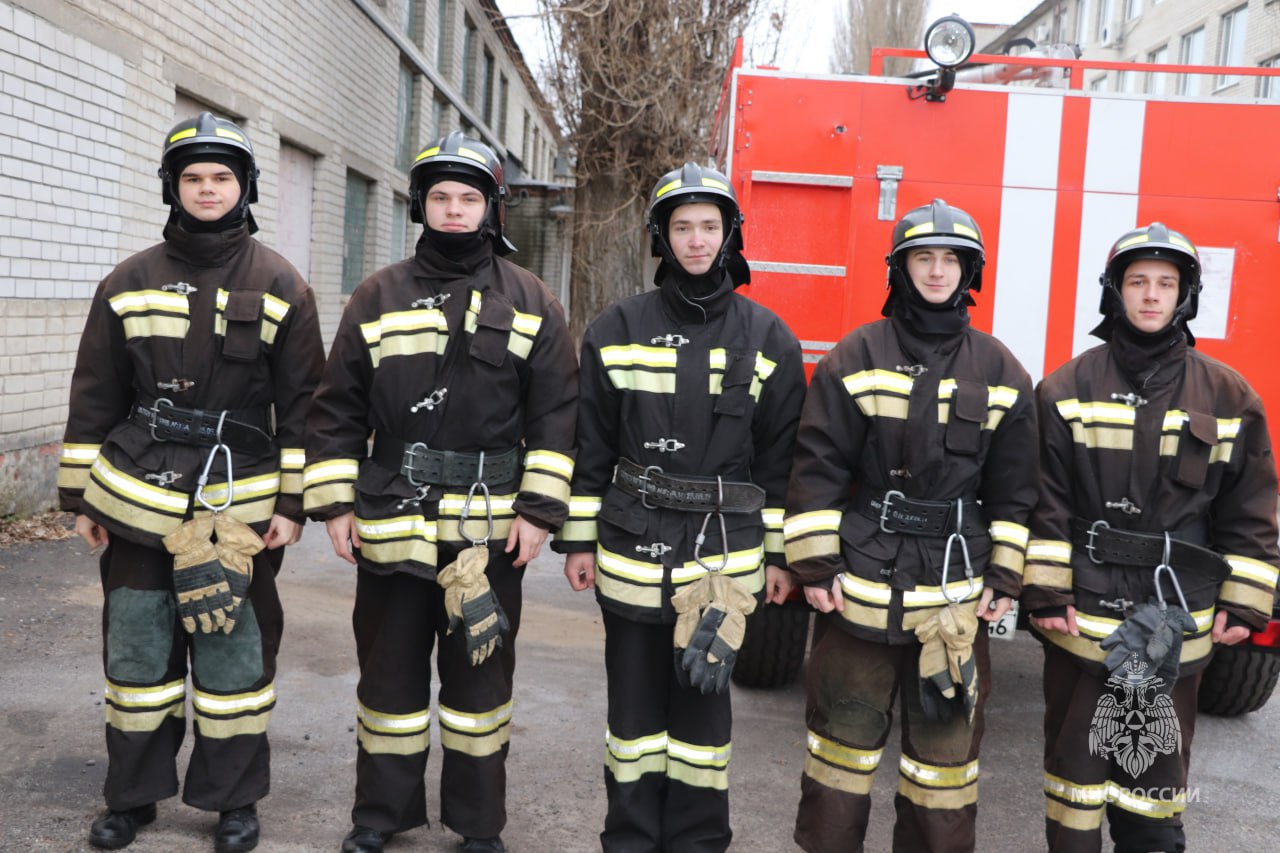 Огненный фронт держат 12 тысяч энтузиастов Огненный фронт держат 12 тысяч энтузиастов