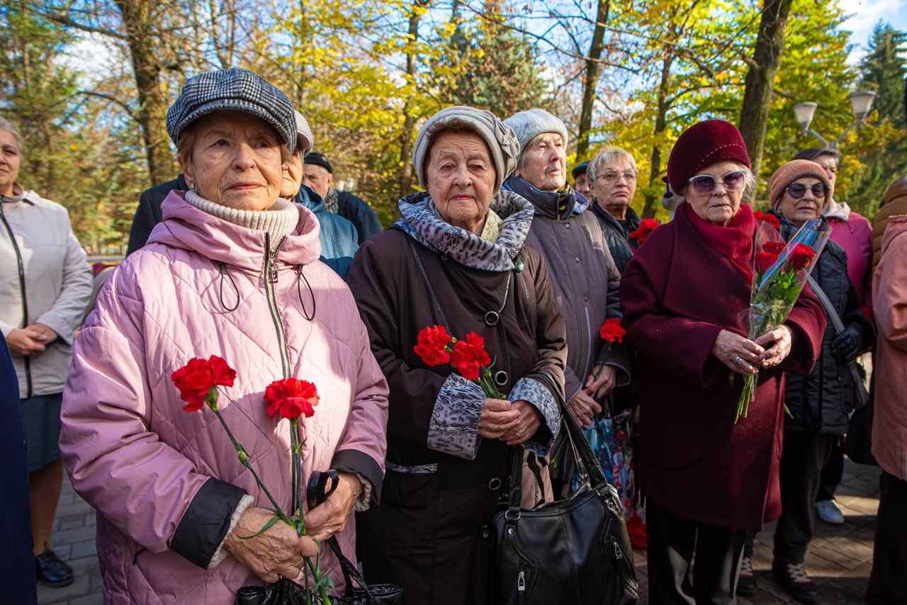 В Курске почтили память жертв политических репрессий В Курске почтили память жертв политических репрессий