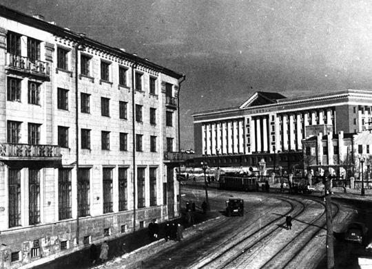 В 2018 году на здании художественно-графического факультета Курского государственного университета была установлена мемориальная доска, посвященная выдающемуся курскому архитектору, скульптору и художнику Алексею... В 2018 году на здании художественно-графического факультета Курского государственного университета была установлена мемориальная доска, посвященная выдающемуся курскому архитектору, скульптору и художнику Алексею...