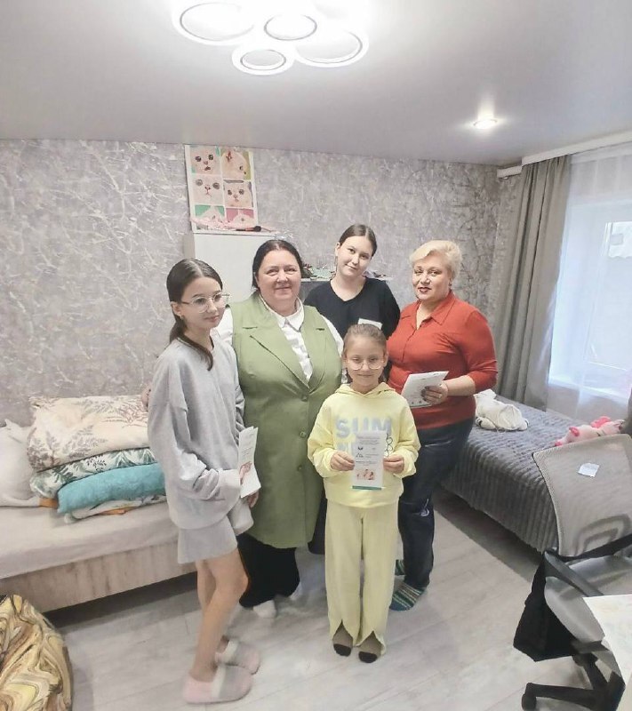 Специалистами отделения «Семейный МФЦ» на регулярной основе организуется работа консультативных пунктов и осуществляются выезды мобильной бригады в семьи, воспитывающие детей Специалистами отделения «Семейный МФЦ» на регулярной основе организуется работа консультативных пунктов и осуществляются выезды мобильной бригады в семьи, воспитывающие детей