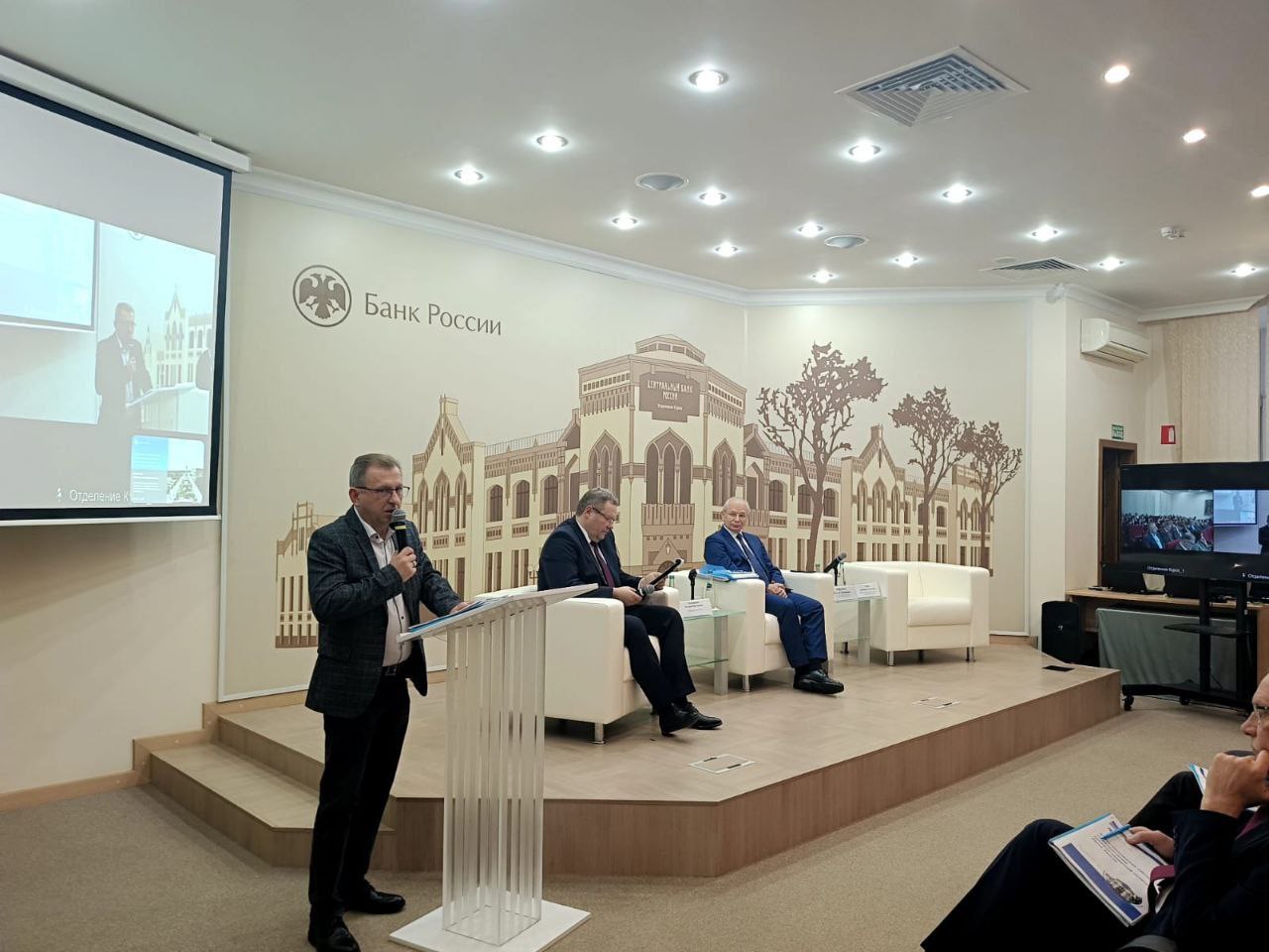 В Курске провели коммуникационную сессию на тему «Актуальные вопросы денежно-кредитной политики Банка России» В Курске провели коммуникационную сессию на тему «Актуальные вопросы денежно-кредитной политики Банка России»