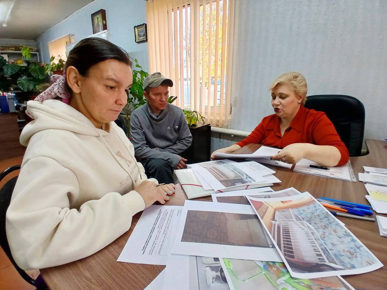 Специалистами отделения «Семейный МФЦ» на регулярной основе организуется работа консультативных пунктов и осуществляются выезды мобильной бригады в семьи, воспитывающие детей Специалистами отделения «Семейный МФЦ» на регулярной основе организуется работа консультативных пунктов и осуществляются выезды мобильной бригады в семьи, воспитывающие детей