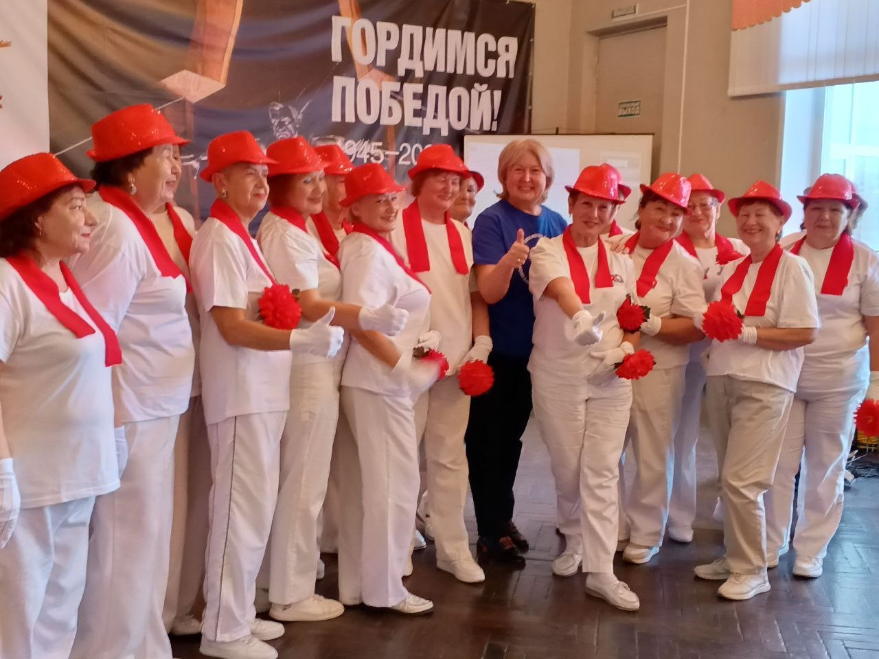 Женская группа участниц проекта «Курское долголетие» г. Щигры, занимающихся в клубе аэробики при городском Доме культуры, приняла участие в работе отчетно-выборной конференции местного отделения Союза женщин России