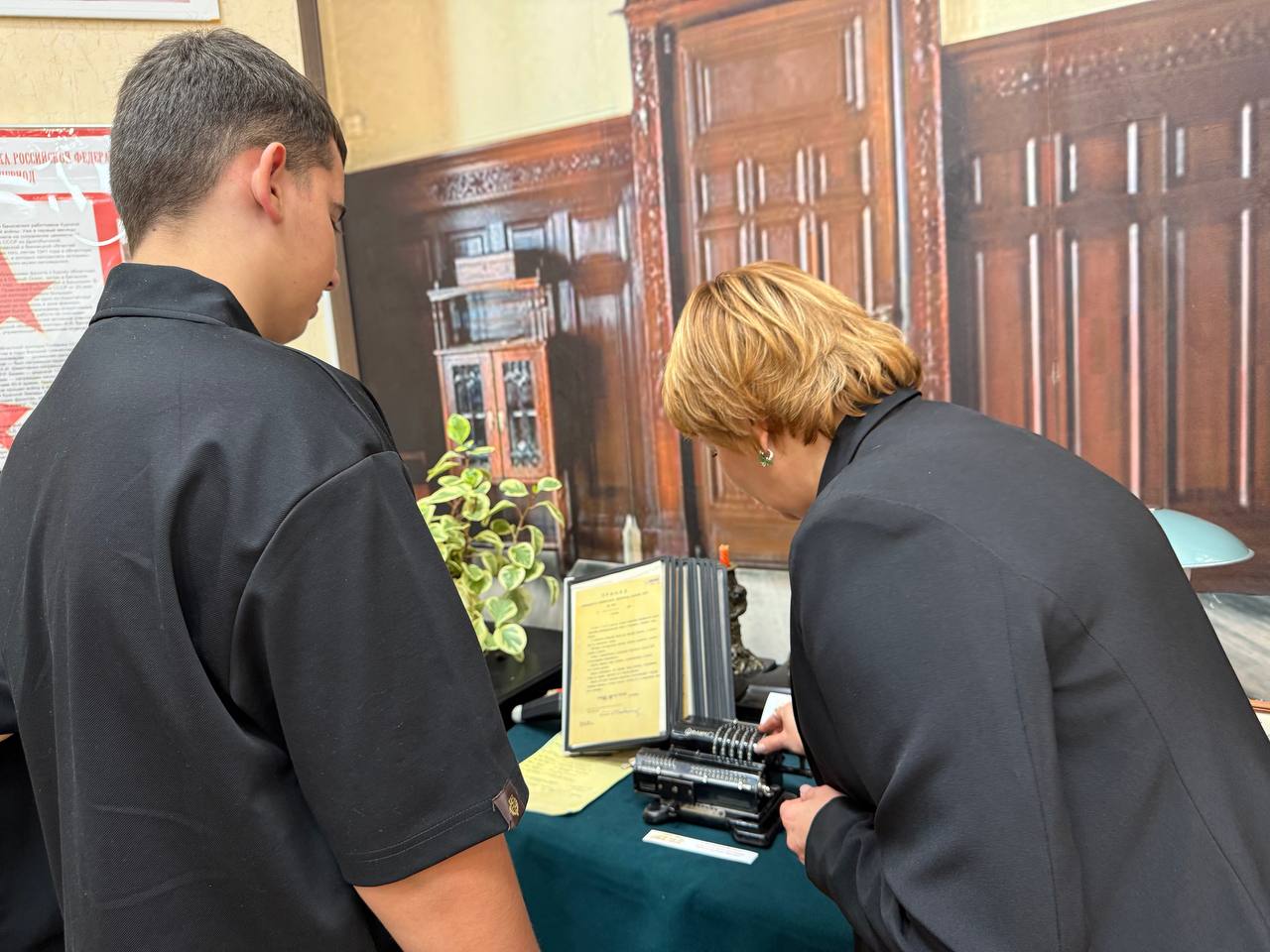 В дни школьных каникул филиал фонда «Защитники Отечества" и курское отделение банка России организовали экскурсию в музей банка для семей наших защитников В дни школьных каникул филиал фонда «Защитники Отечества" и курское отделение банка России организовали экскурсию в музей банка для семей наших защитников