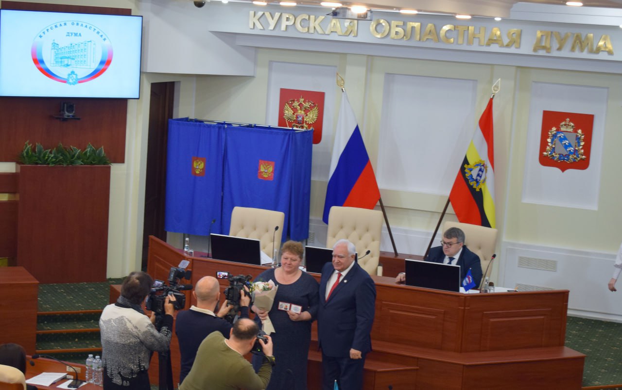 Началось заседание регионального парламента Началось заседание регионального парламента